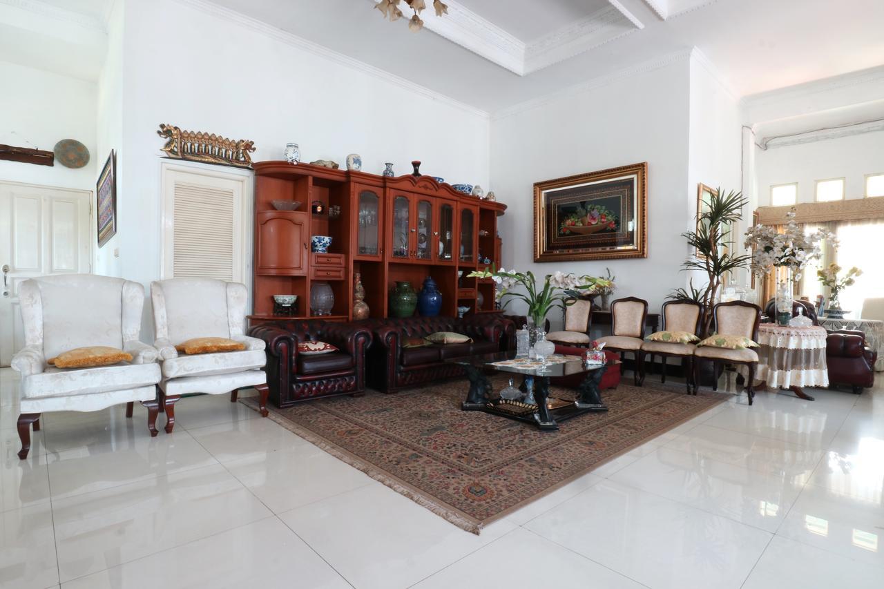 Villa Sri Manganti Джакарта Экстерьер фото